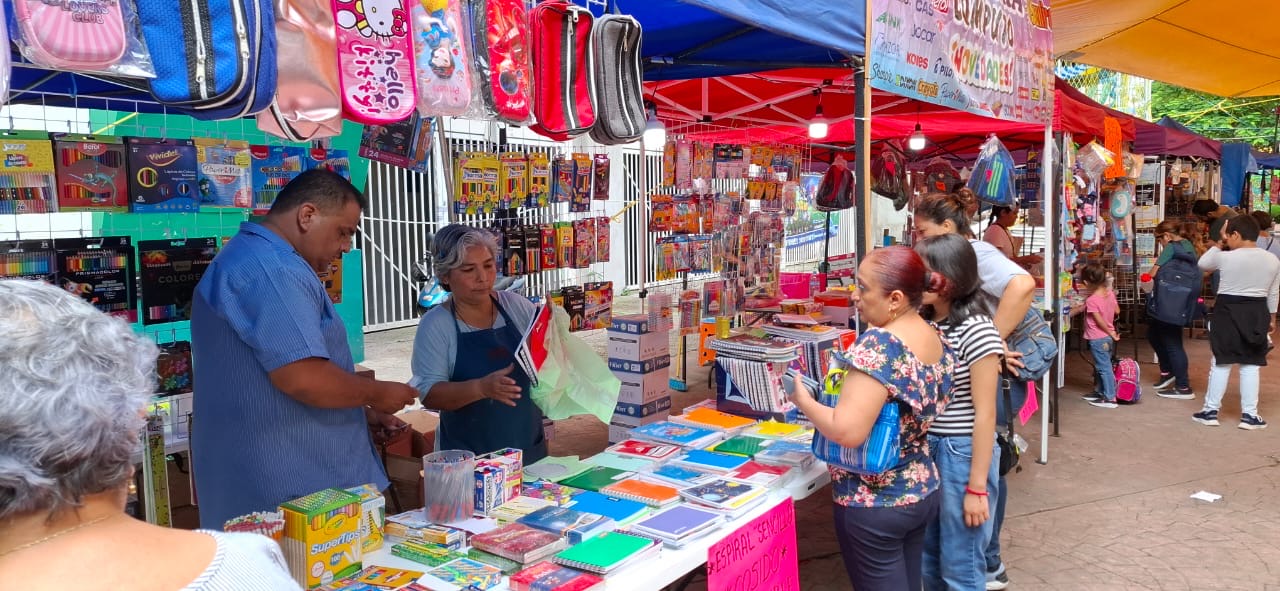 SE INAUGURA FERIA DE ÚTILES ESCOLARES EN ZACATEPEC